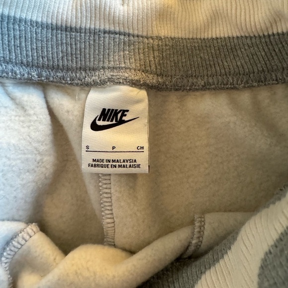 Nike Sportswear Phoenix Fleece Heritage size small - Picture 5 of 5